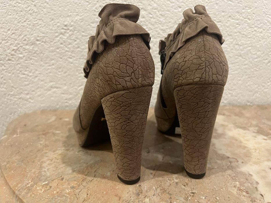 Botins Ginova Camel
