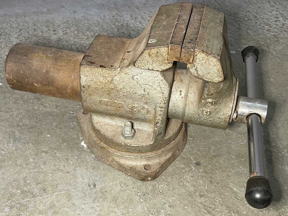 Тиски слесарные металлические