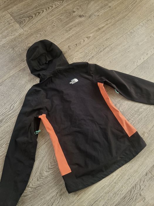 Жіноча куртка The North Face на мембрані DryVent S