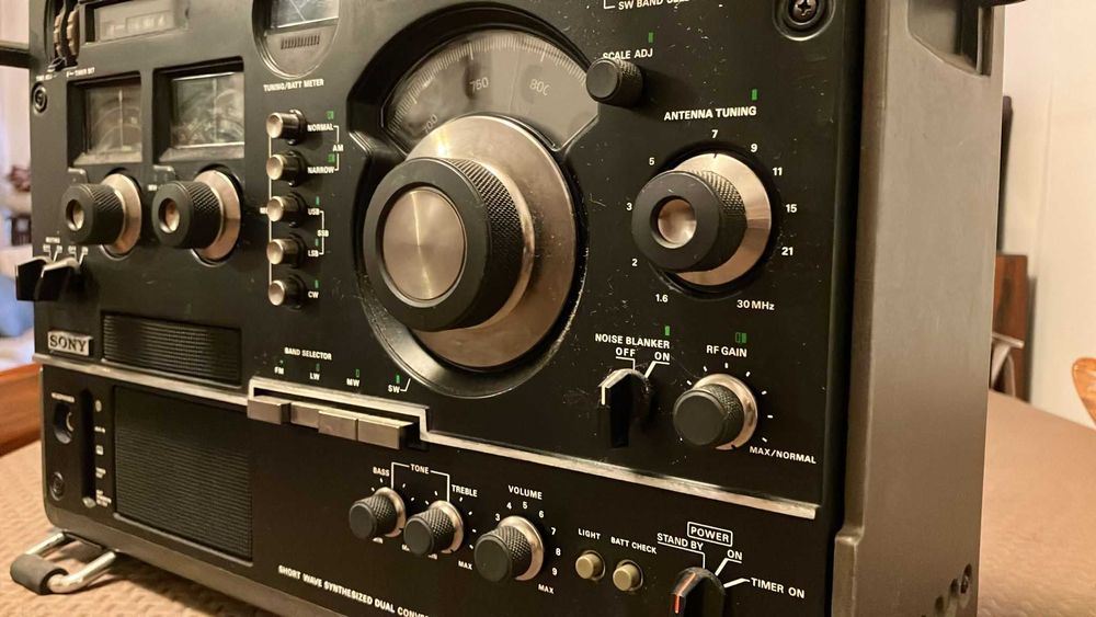 Rádio antigo SONY CRF-320