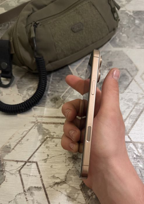 IPhone 16 Pro Max Gold