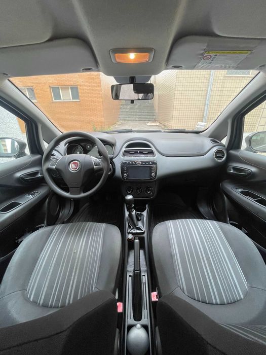 Fiat Punto Evo 2011 usado e bem estimado