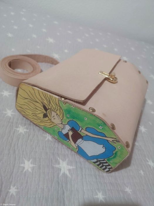 Mala couro e madeira Alice no País das Maravilhas