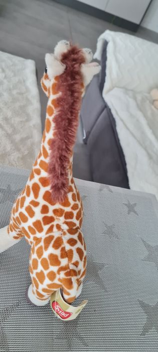 Maskotka żyrafa.
