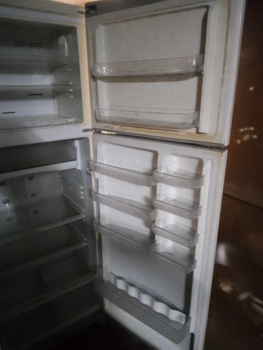 Продам Холодильник  ARISTON