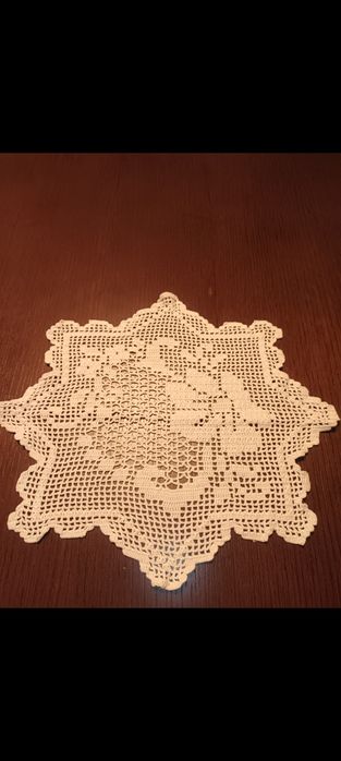 Paninho em croché branco com36×33 cm.