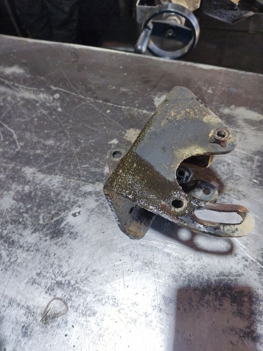 Mocowanie pompy wspomagania Suzuki Vitara 1, 6