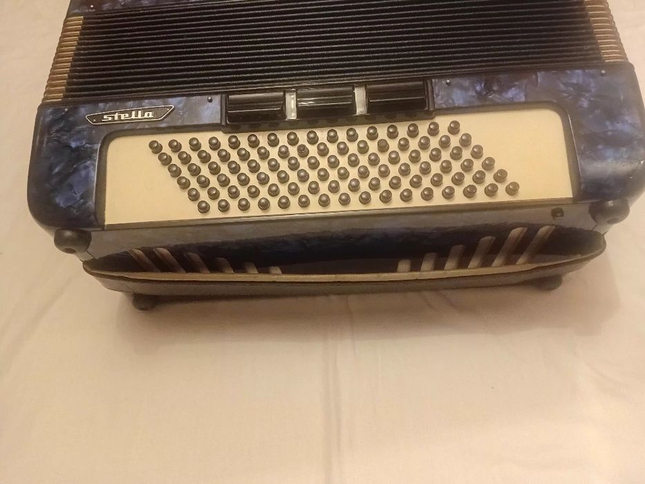 Акордеон Weltmeister Stella 4/4