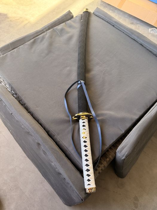 Katana kolekcjonerska czarno-złota z pochwą