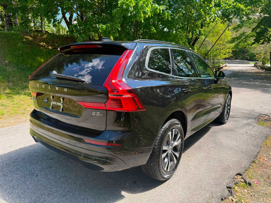 Volvo XC60 B5 Core      2023