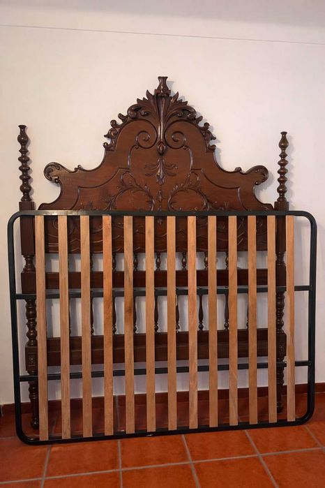 Quarto completo de casal em madeira maciça - Zona Setúbal