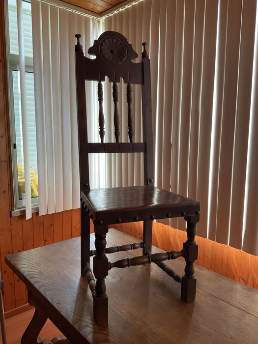 Mesa de jantar em madeira maciça