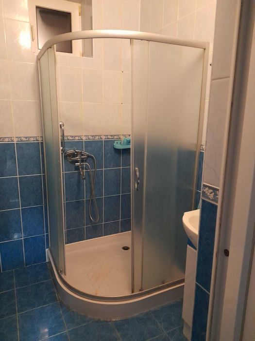 Скло душової кабіни