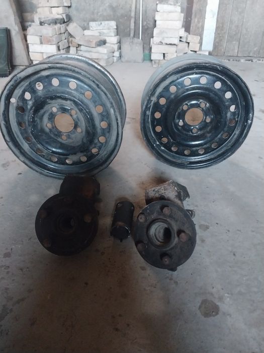 Продам ступиці з дисками на віз чи прицеп!