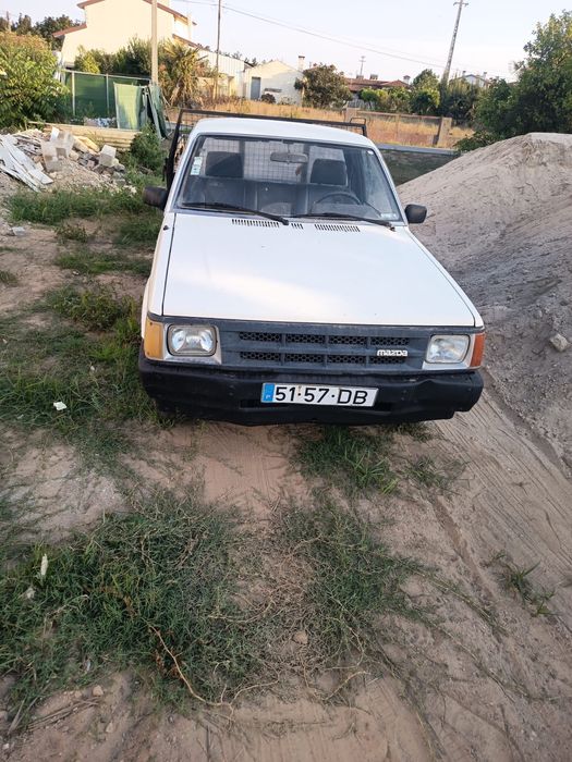 Mazda B2200 de 1993, mais fiável que o preço do gasóleo