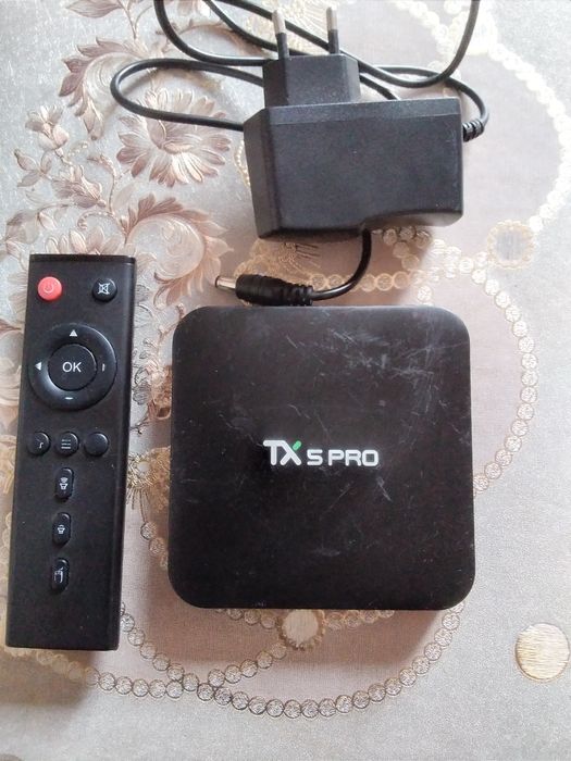 Продам андроид тв приставку таникс 5 про/бомба/