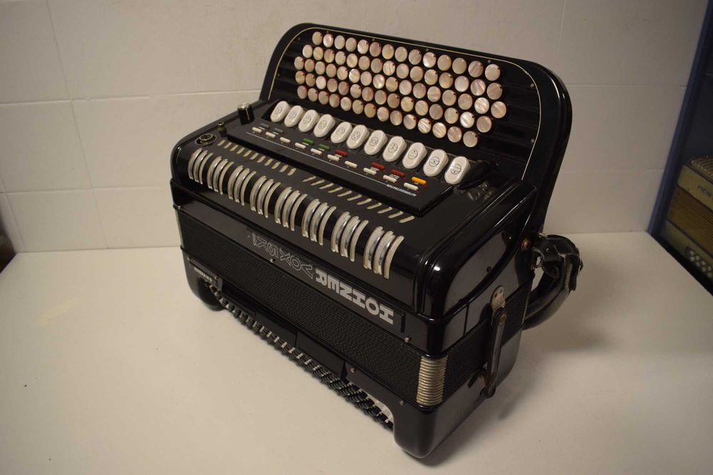 Hohner Vox 5 MIDI Accordion, 4-Voice, No. 1864175832940802122