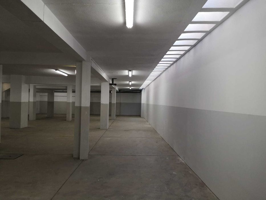 Excelente armazém no Porto