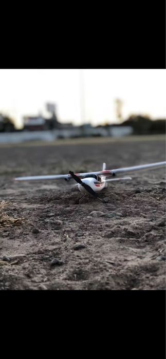 Samolot zdalnie sterowany  Cessna 182