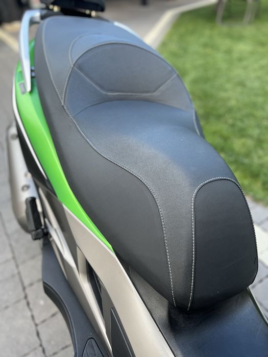Максі скутер Kawasaki J300