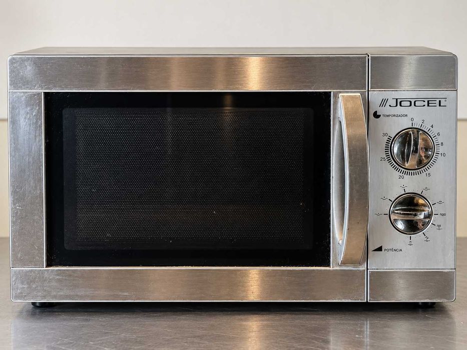 Micro-ondas com Grill – Grande Capacidade