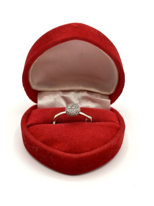 Złoty pierścionek z brylantami