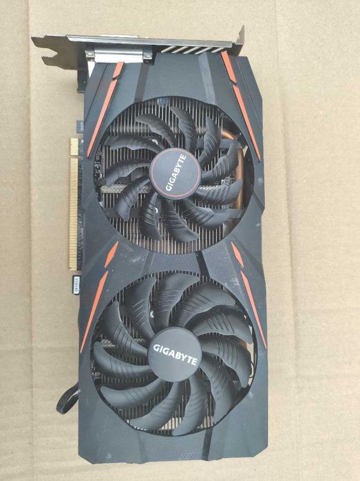 RX 570 gigabyte 4 Gb  видеокарта