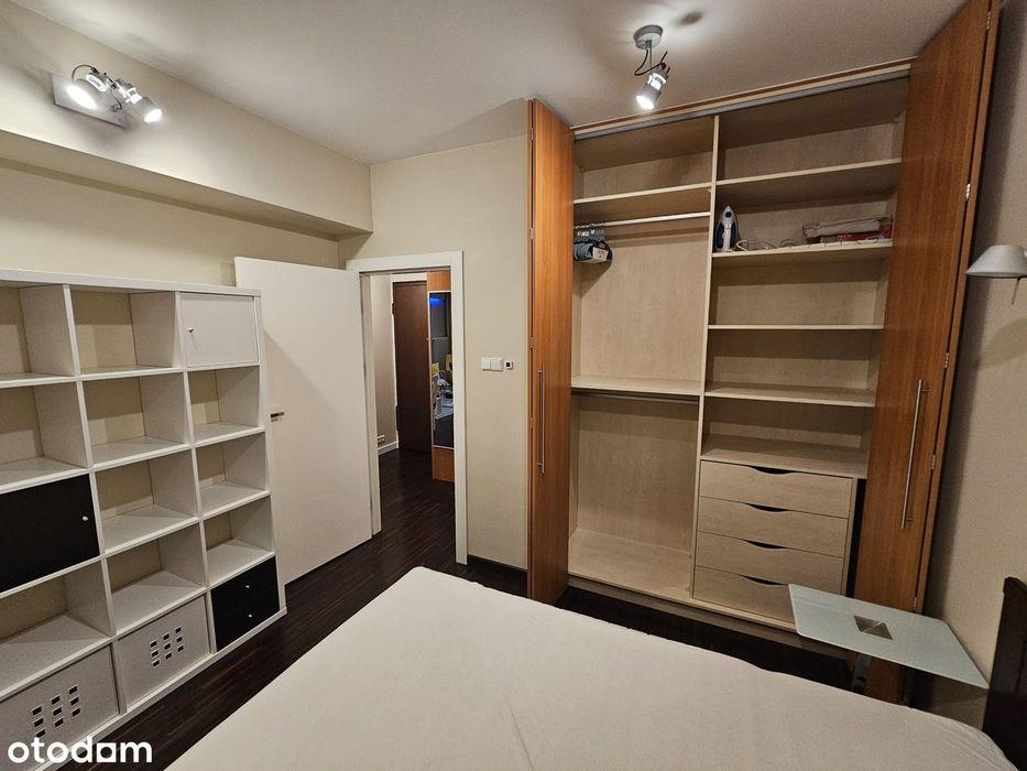 Rezydencja Warecka - Apartament z Balkonem i Garażem w Sercu Warszawy - Więcej