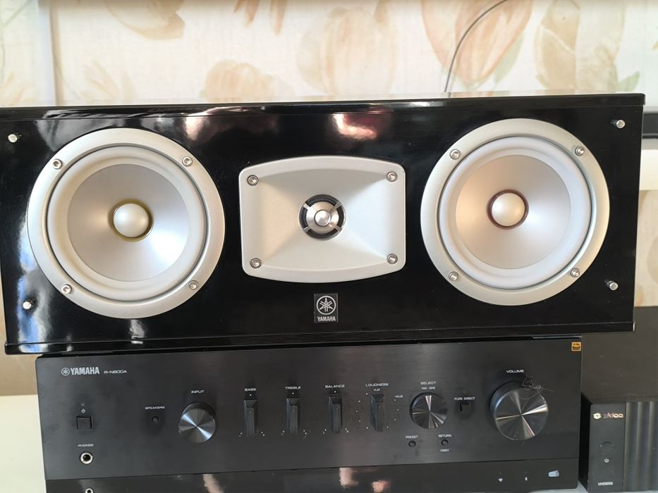 Центральный канал Yamaha NS-444
