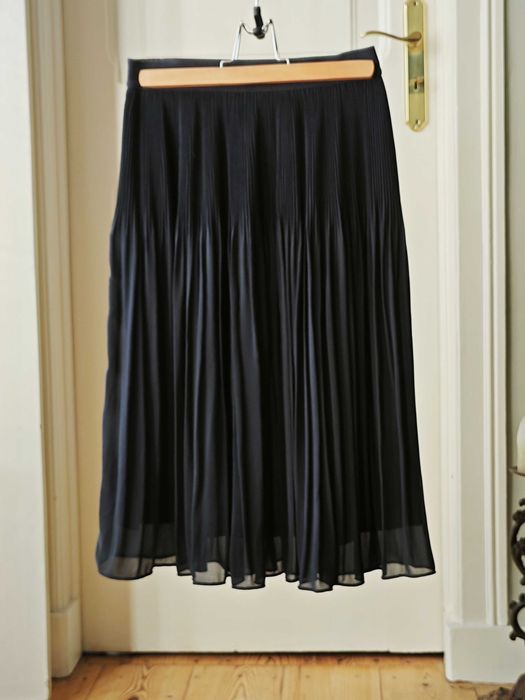 Saia forrada plissada com elástico na cintura