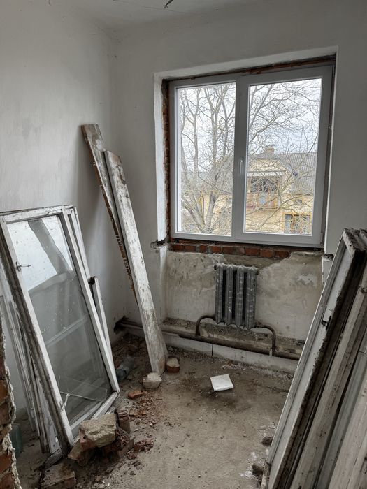 Продається цегляний спарений будинок в м. Самбір