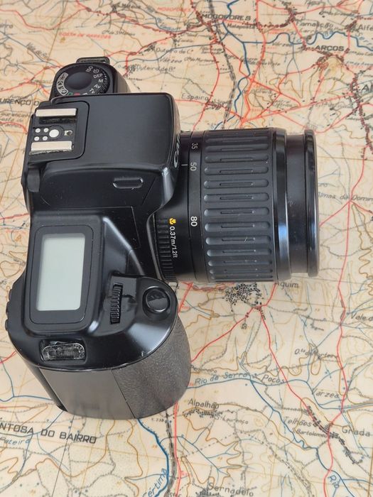 Máquina fotográfica Canon EOS 1000F