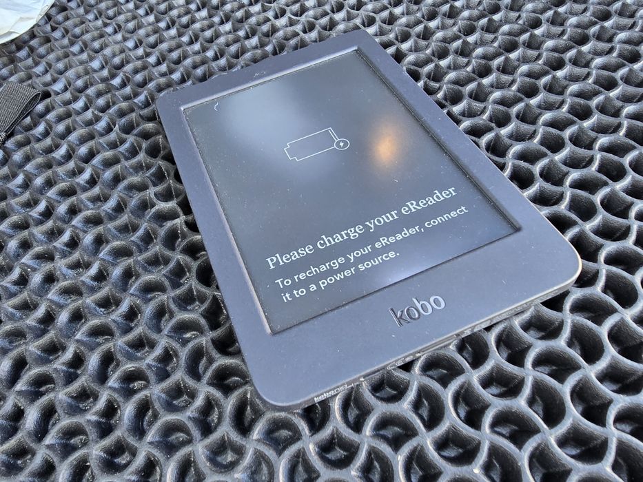 Електронна книга 6" Kobo Nia N306 / 8Gb / Wi-Fi / Сенсорний E-Ink екран (1024 x 758) / Чорний (N306-KU-BK-K-EP)