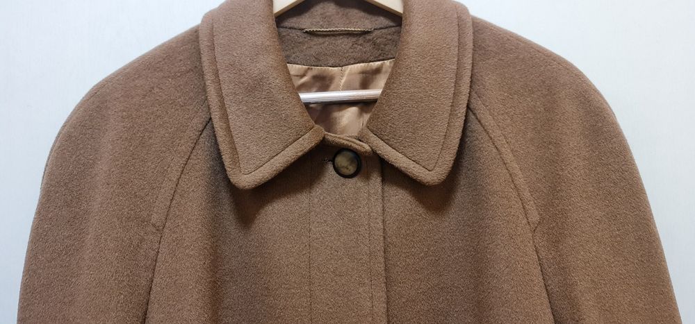 Płaszcz z wełny wielbłądziej