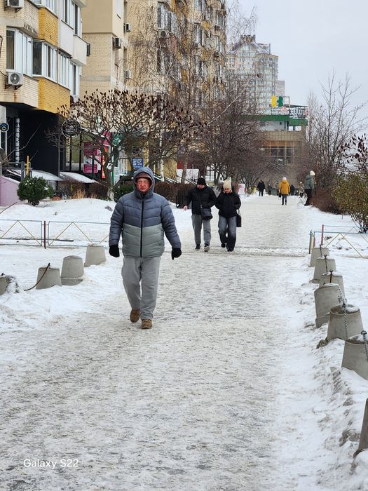 сдам свое нежилое помещение под магазин. аптеку . м.Позняки