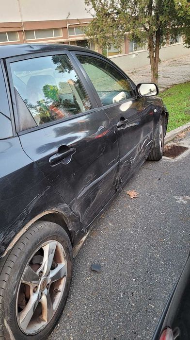 Mazda 3 acidentado