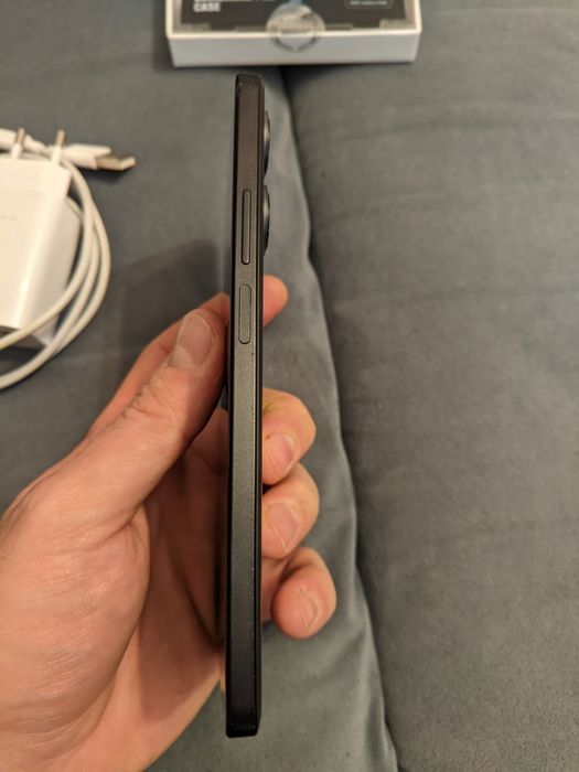 Poco f5 + Nillkin Case (brak bootloader)