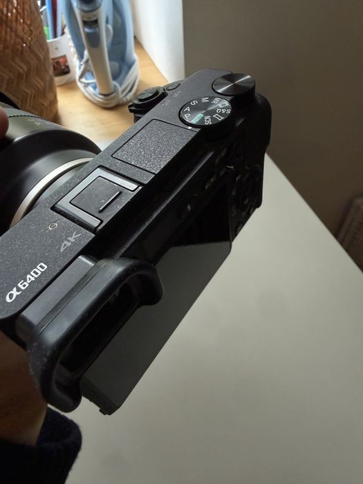 Sony a6400 + klatka SmallRig + baterie