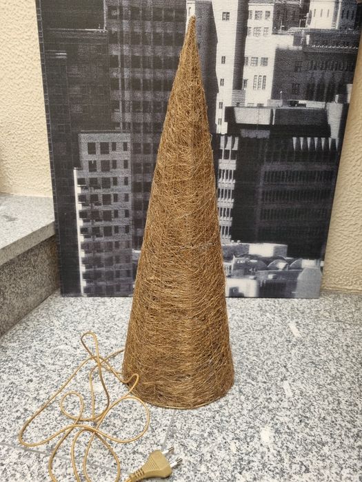 Cone dourado natal
