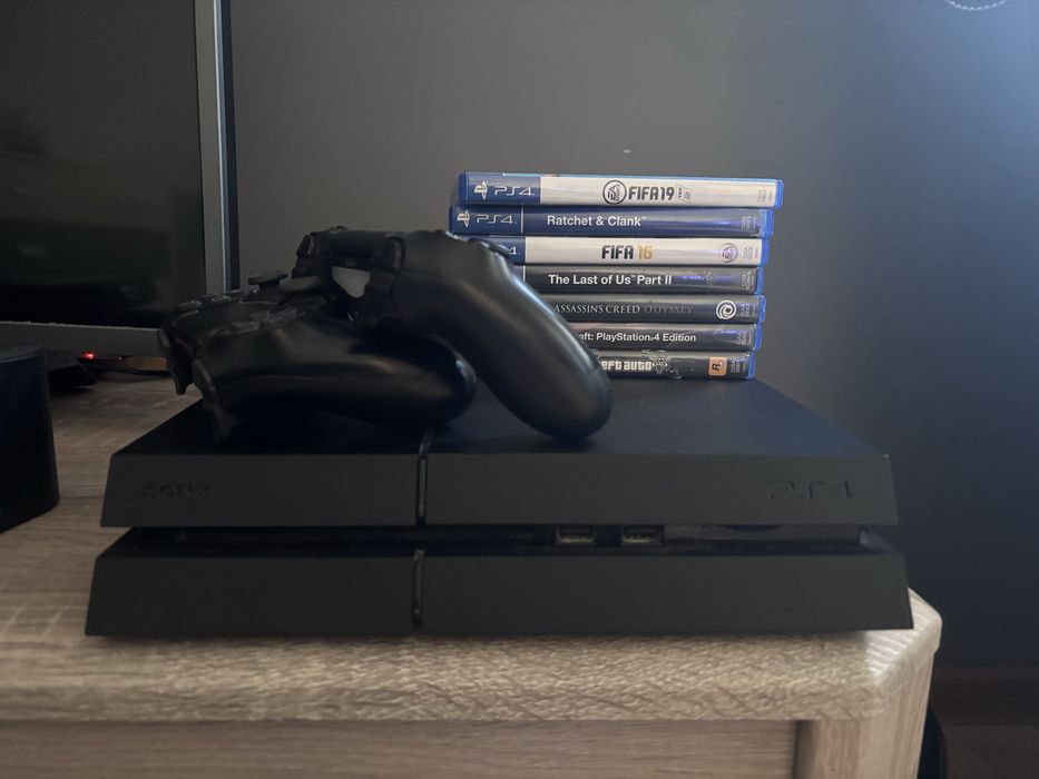 Playstation 4 fat 1tb 1 pad 5 gier