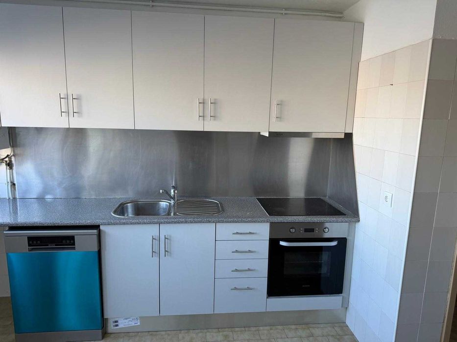 apartamento tipologia t2 para arrendamento em óptimo estado e cozinha equipada