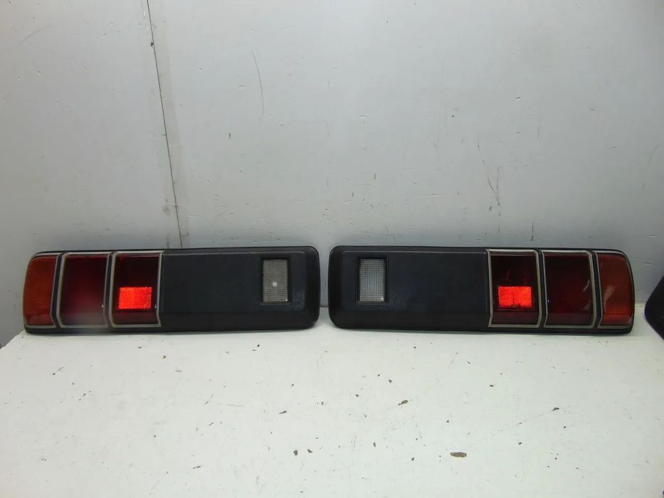 Mazda 818 farolins " nova de stock antigo