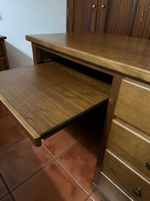 Cama, Colchão e Secretária