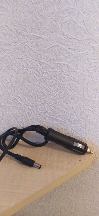 Универсальный автомобильный адаптер для ноутбука