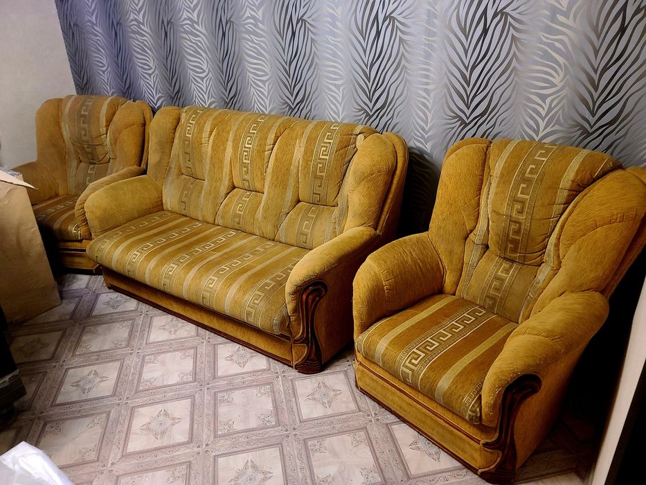 Диван та два крісла
