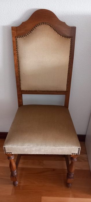 Mobília de quarto antiga em bom estado