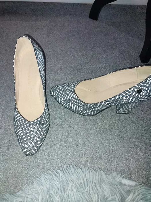 buty na obcasie rozm. 39