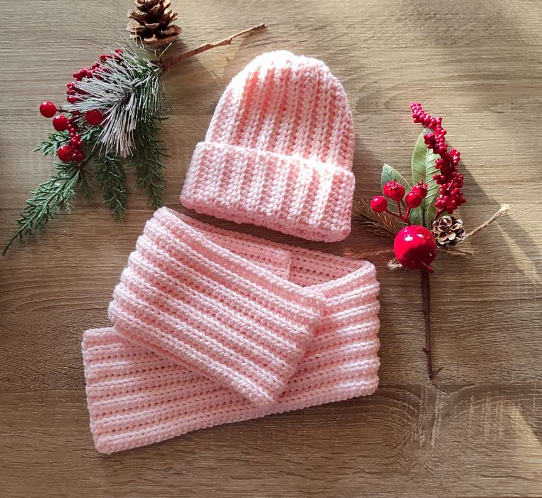 Шапка та шарф ручної роботи