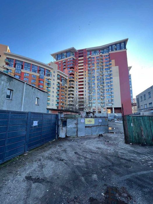 Продам ділянку з проектом під комерцію. м. Київ.