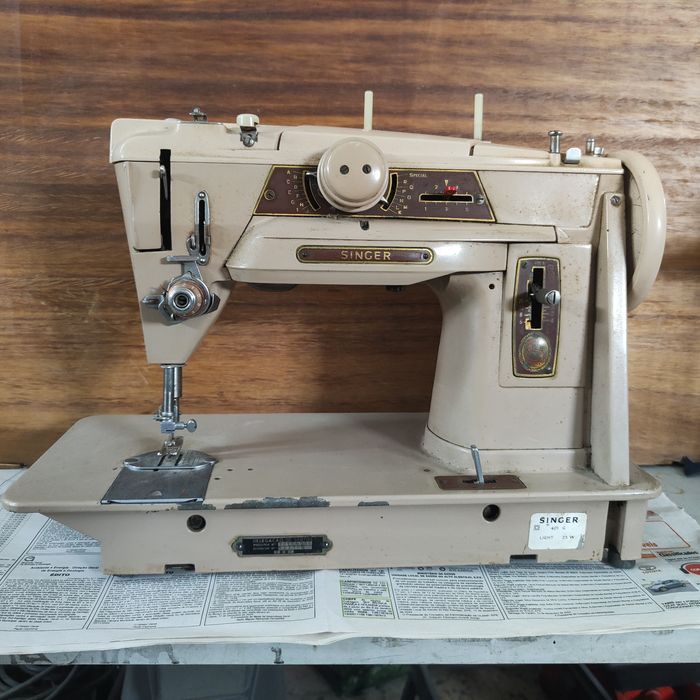 Passo porta alumínio escuro 230cm x 88,5cm com caixilho e fechadura.